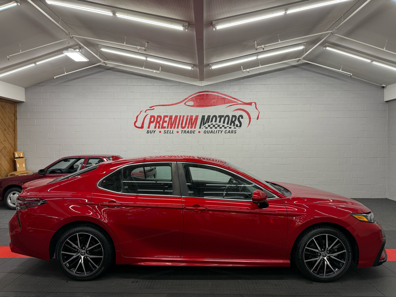 2021 Toyota Camry SE Nightshade's photo