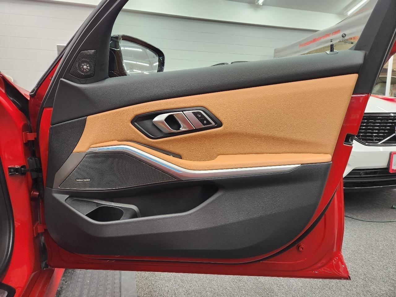 BMW 3-Series  2023