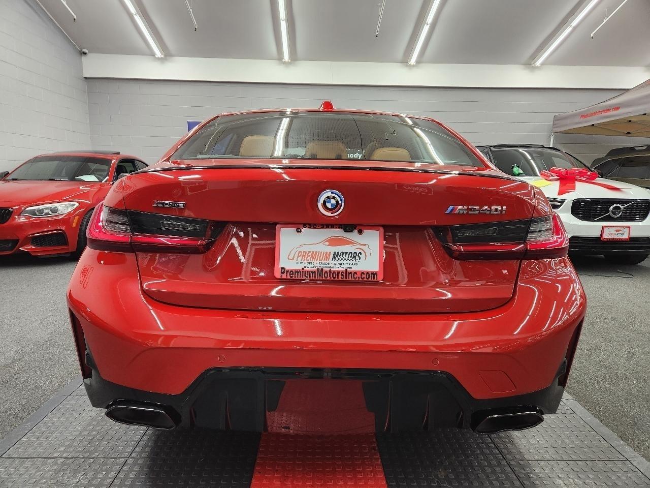 BMW 3-Series  2023