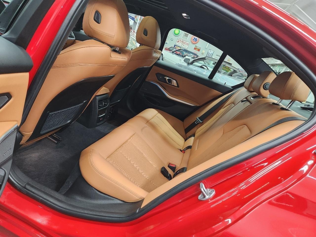BMW 3-Series  2023