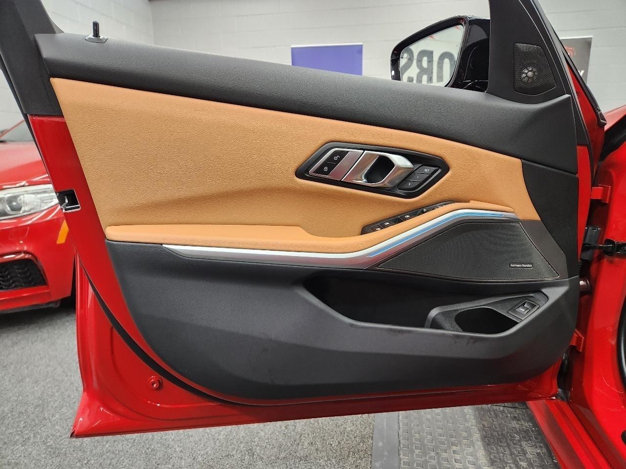 BMW 3-Series  2023