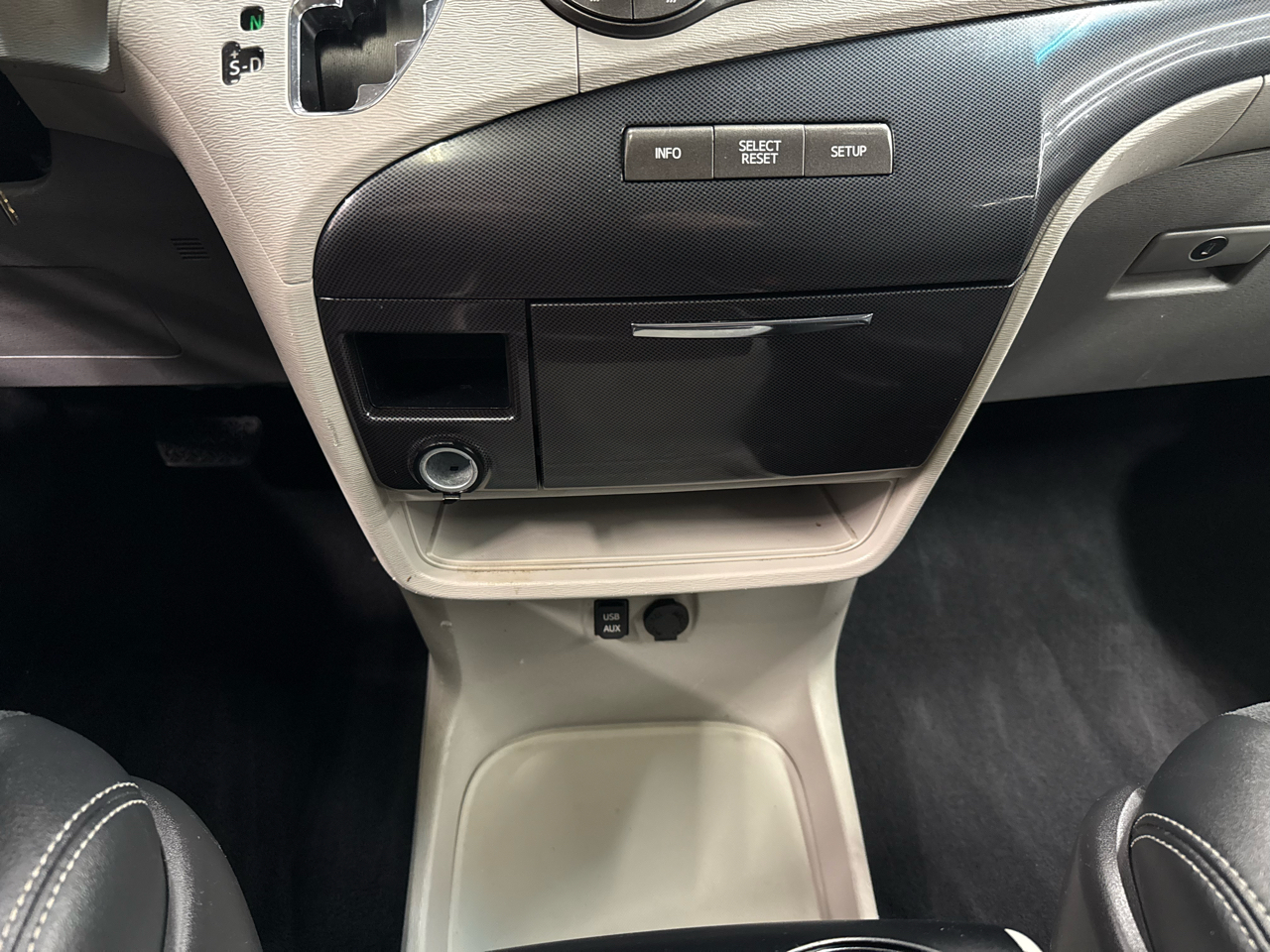 Toyota Sienna  2013