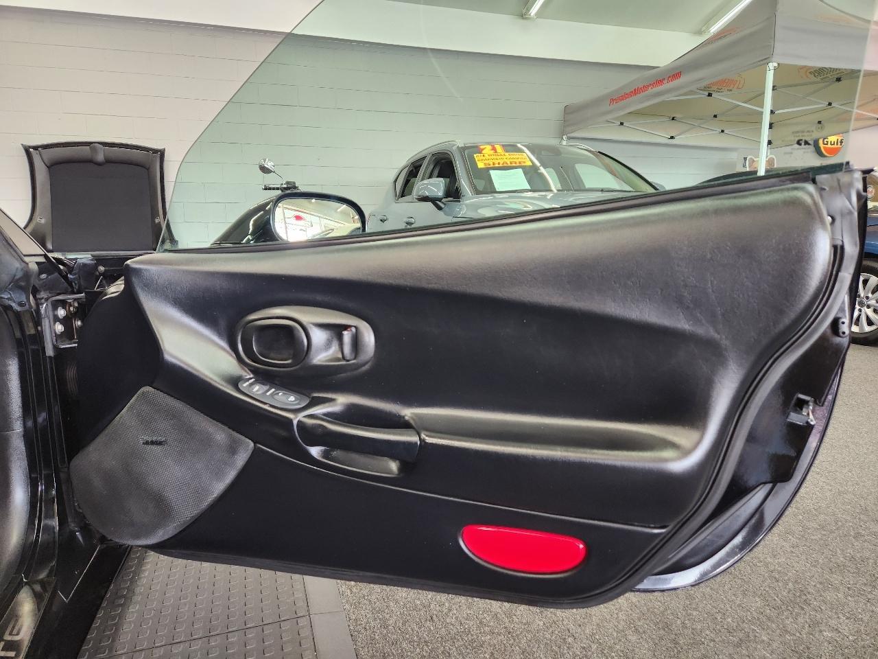 Chevrolet Corvette 1LT 2D Coupe 2001