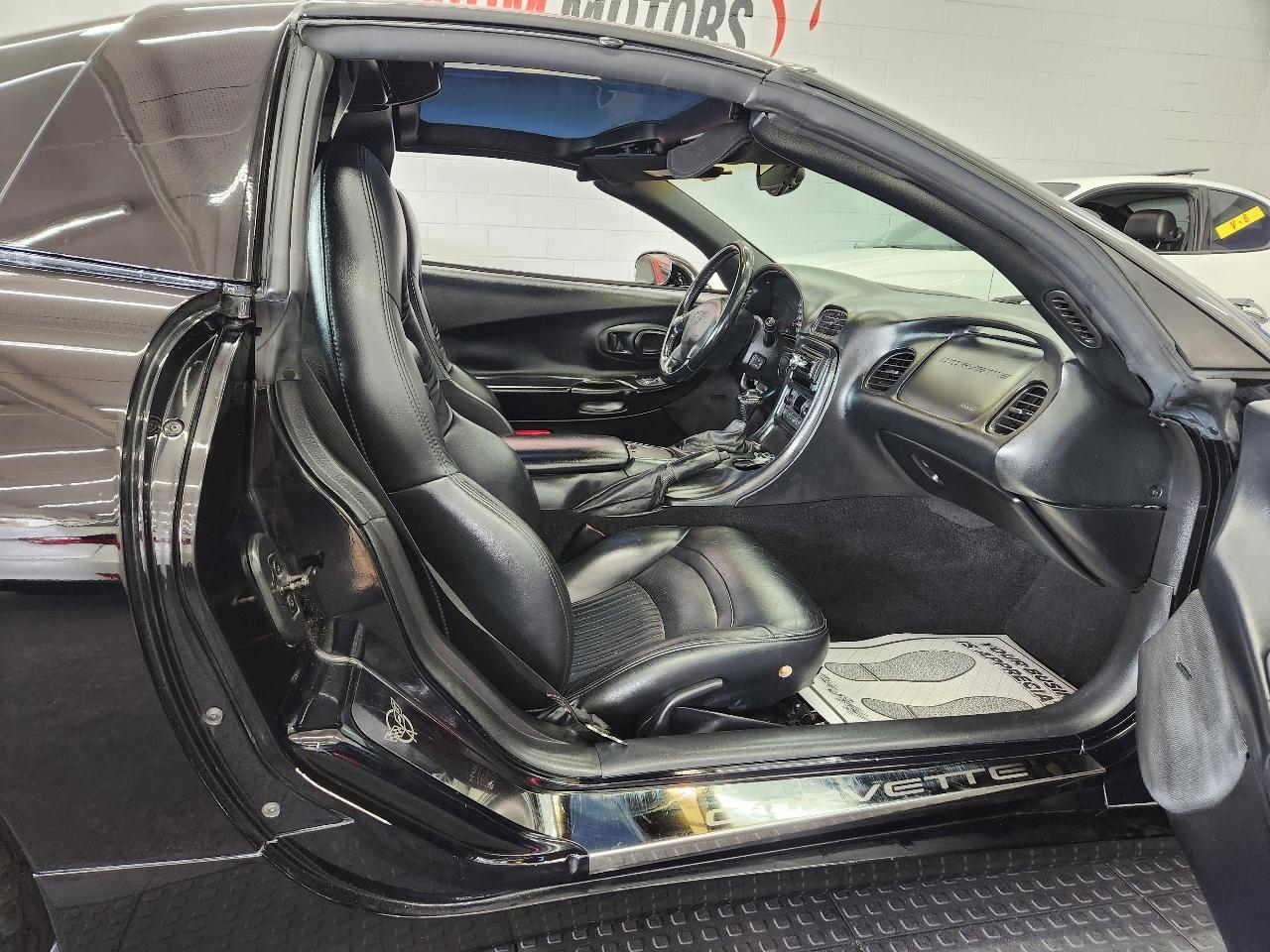 Chevrolet Corvette 1LT 2D Coupe 2001