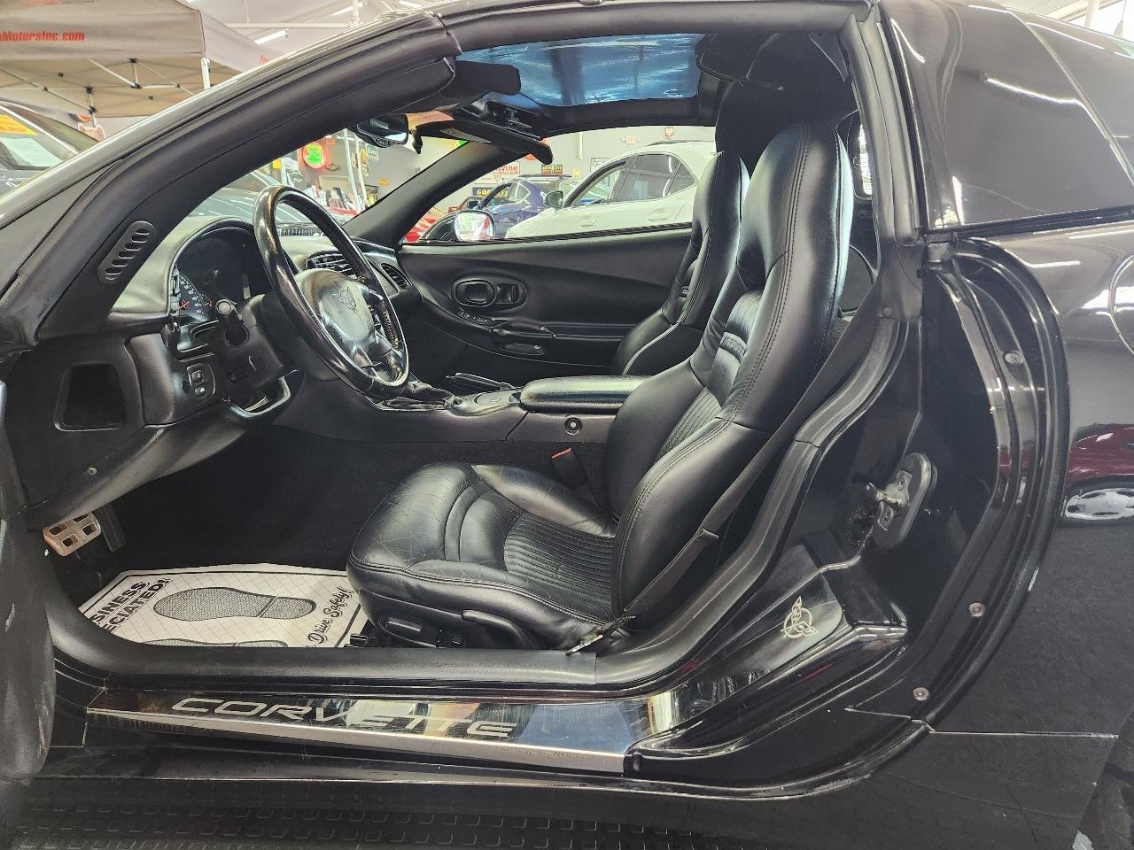 Chevrolet Corvette 1LT 2D Coupe 2001