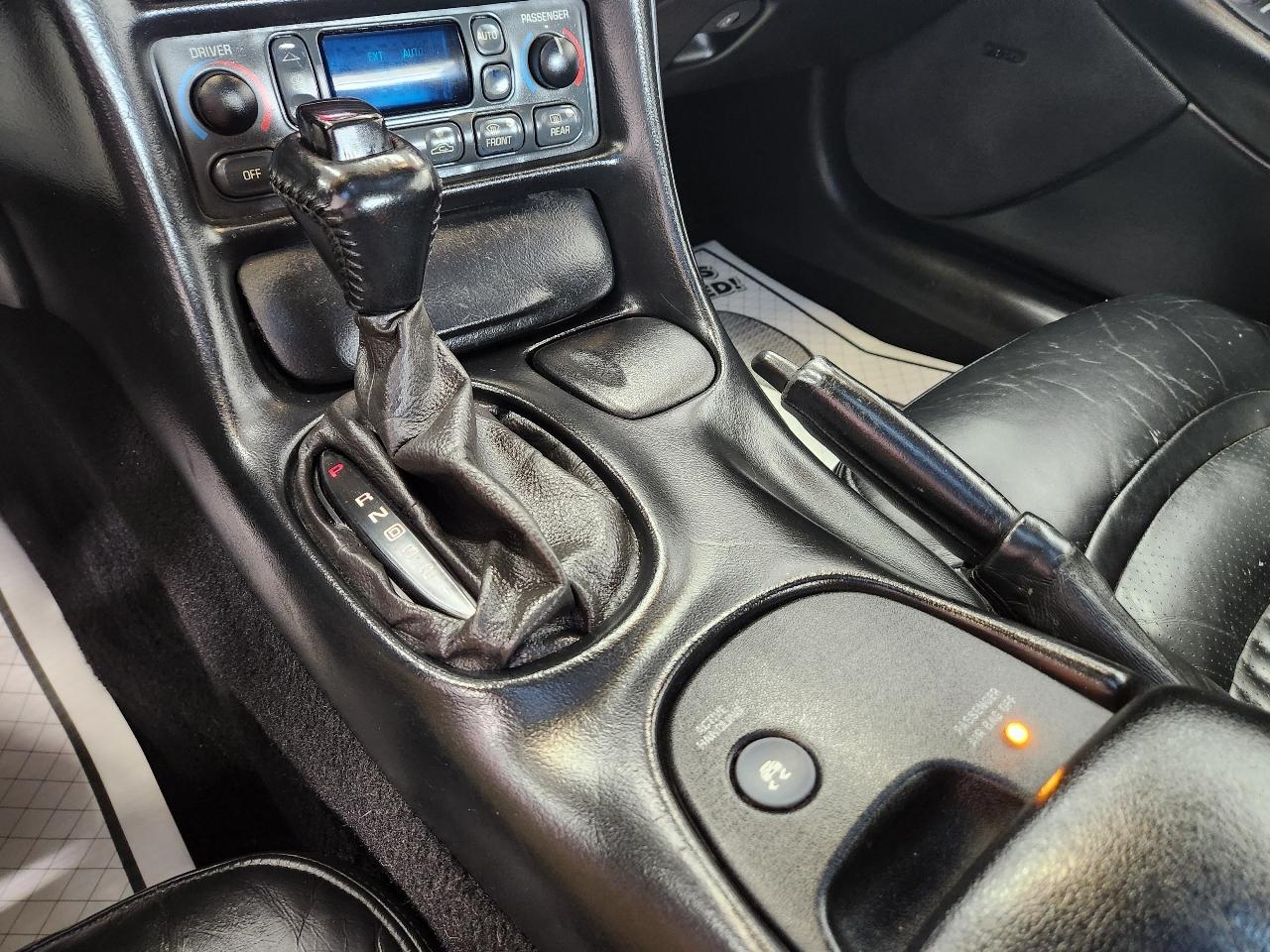Chevrolet Corvette 1LT 2D Coupe 2001