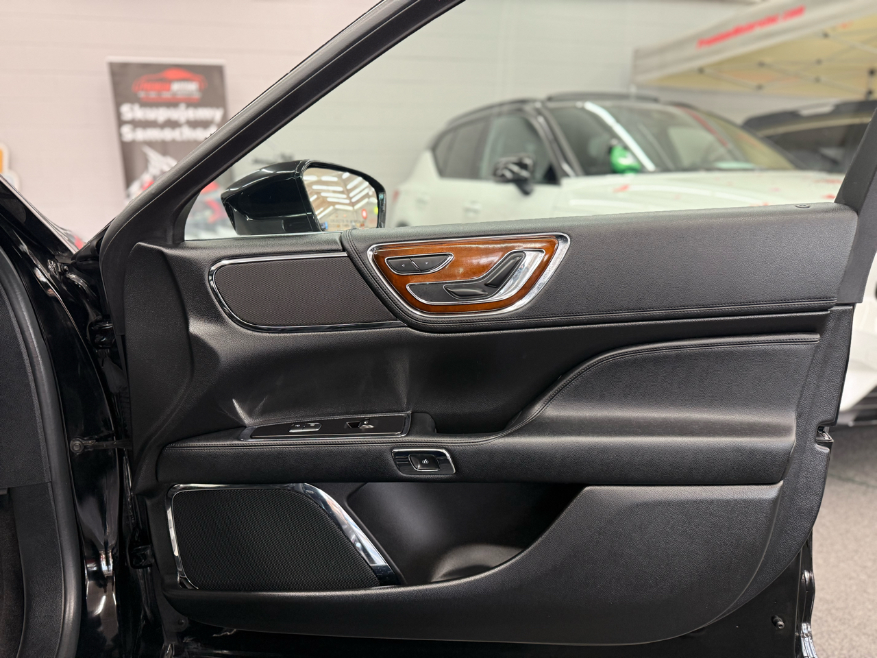 Lincoln Continental Livery 2017