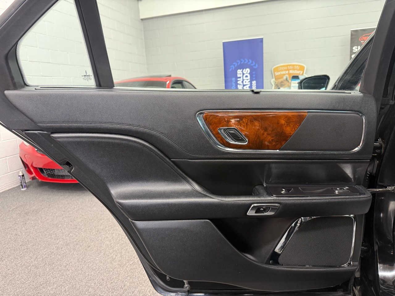 Lincoln Continental Livery 2017