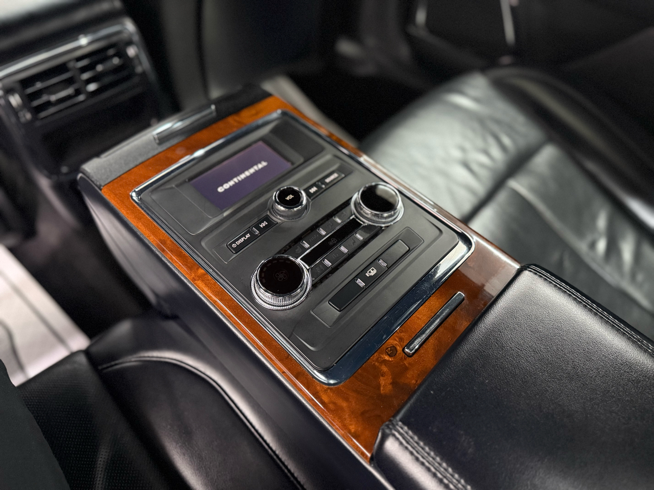 Lincoln Continental Livery 2017