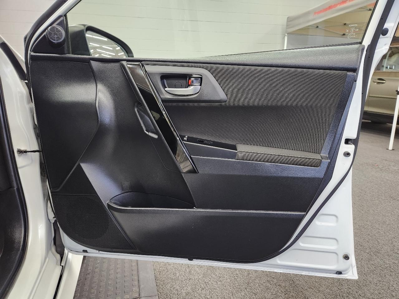 Scion iM 4D Hatchback 2016