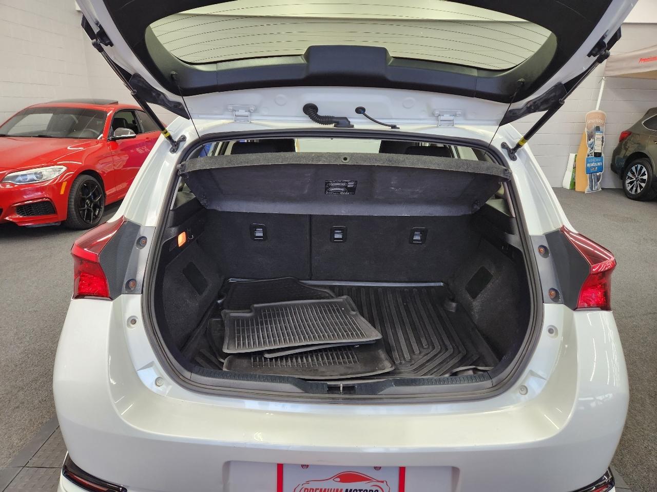 Scion iM 4D Hatchback 2016