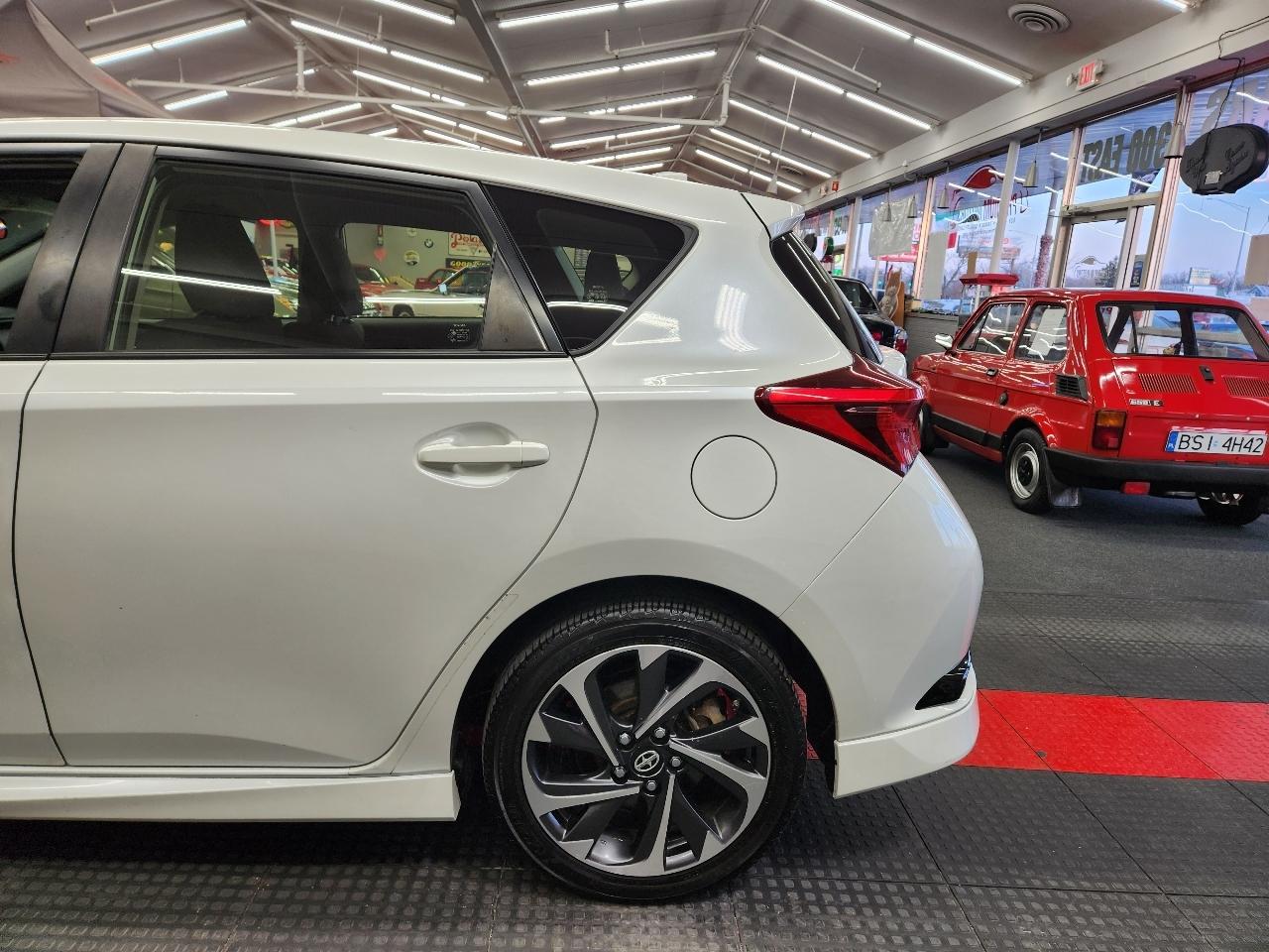 Scion iM 4D Hatchback 2016