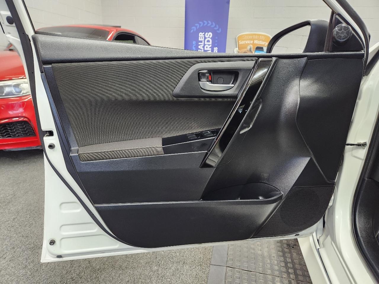 Scion iM 4D Hatchback 2016