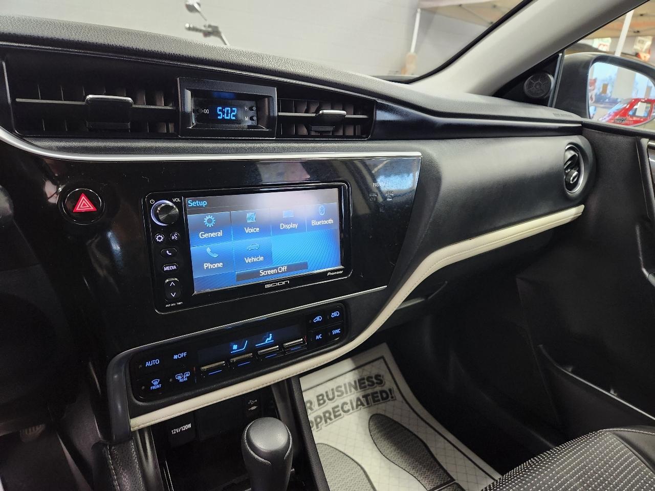 Scion iM 4D Hatchback 2016