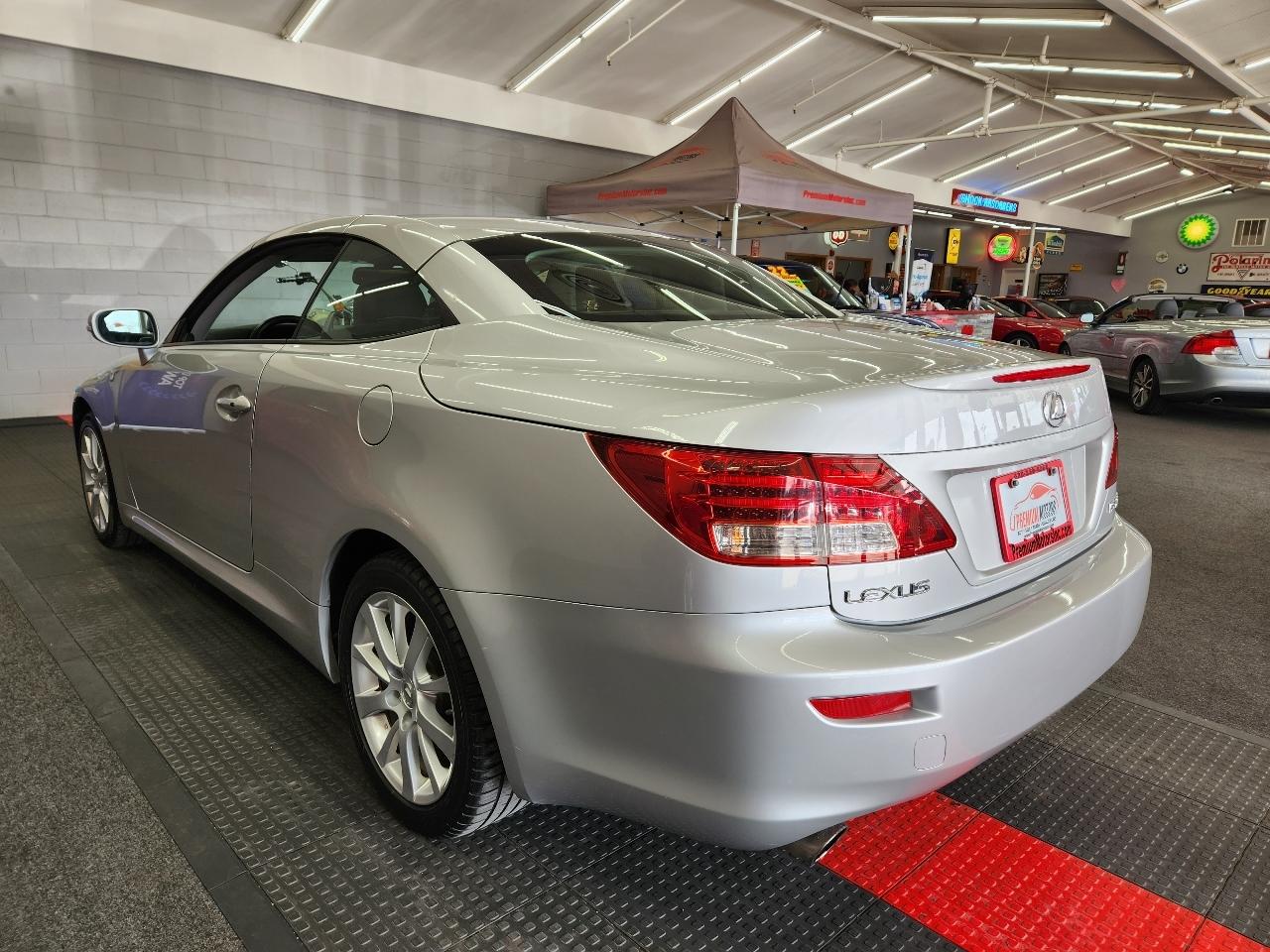 Lexus IS C  2010