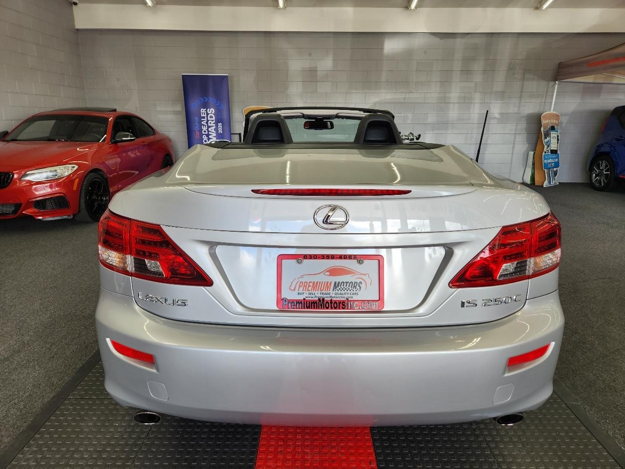 Lexus IS C  2010