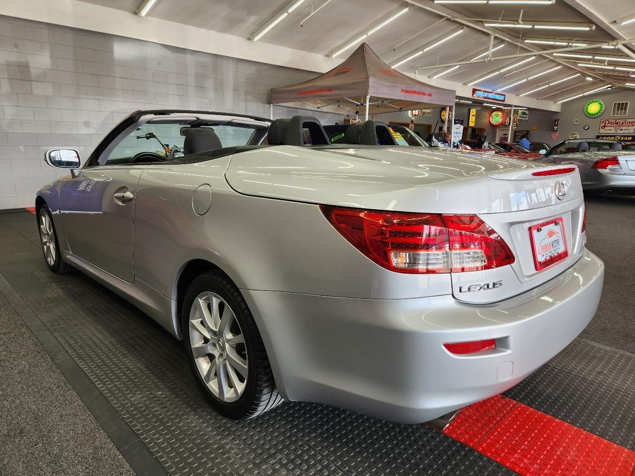 Lexus IS C  2010