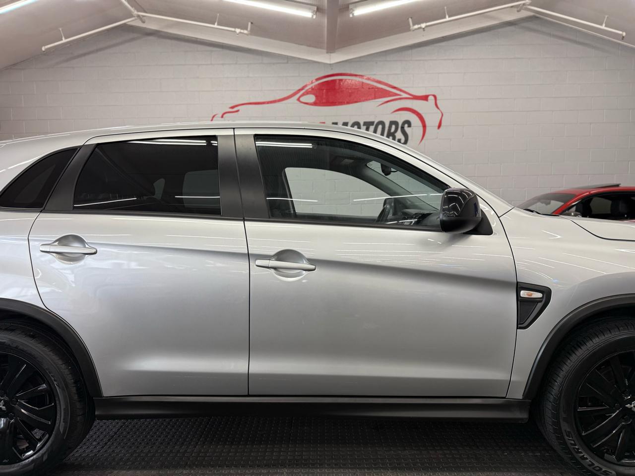 Mitsubishi Outlander Sport 2.0 LE 4WD CVT 2024