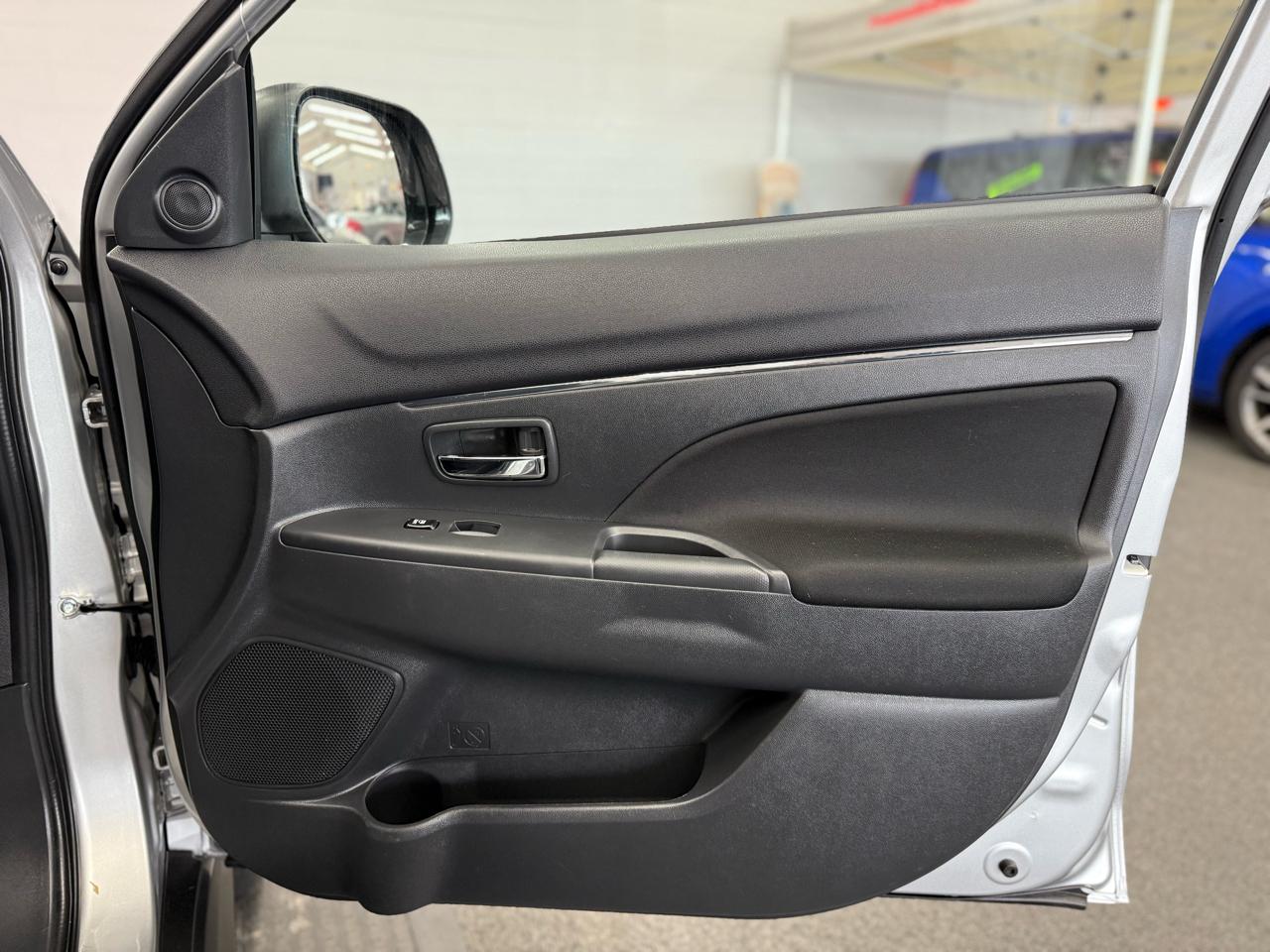 Mitsubishi Outlander Sport 2.0 LE 4WD CVT 2024