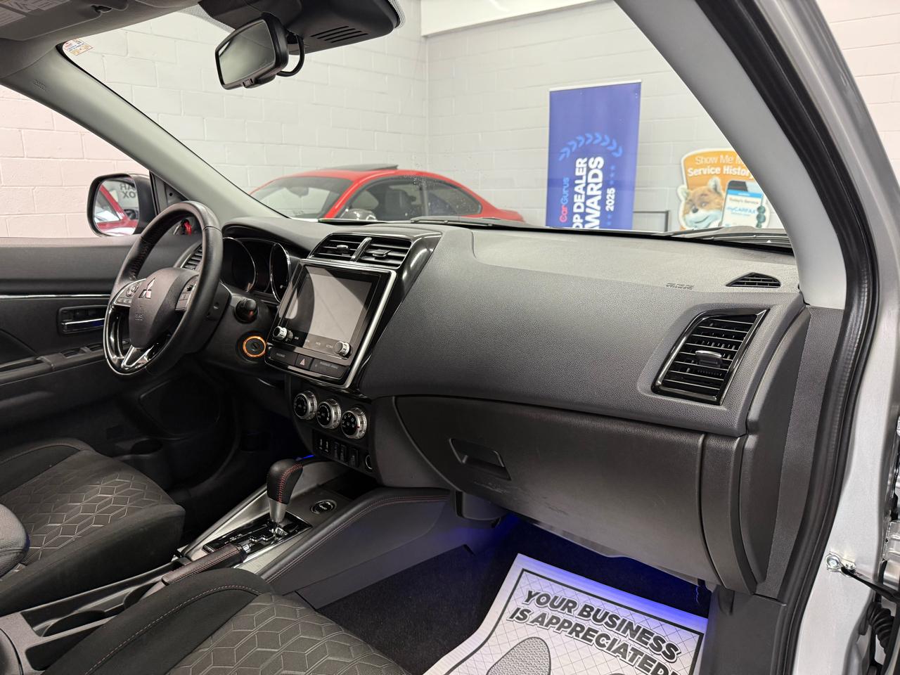 Mitsubishi Outlander Sport 2.0 LE 4WD CVT 2024