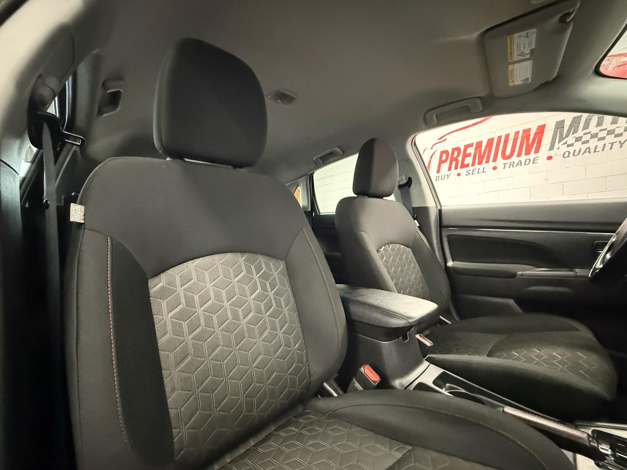 Mitsubishi Outlander Sport 2.0 LE 4WD CVT 2024