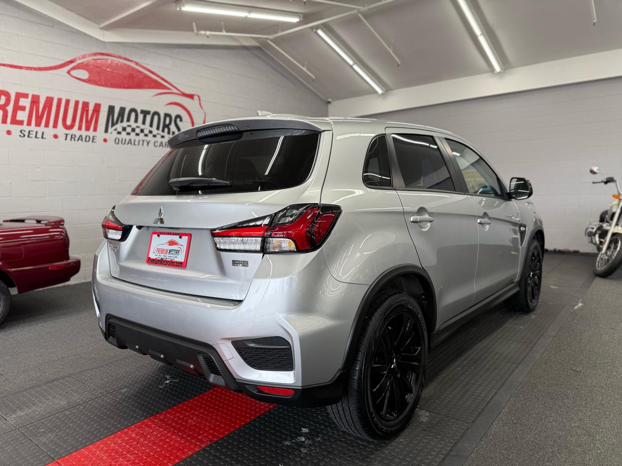 Mitsubishi Outlander Sport 2.0 LE 4WD CVT 2024