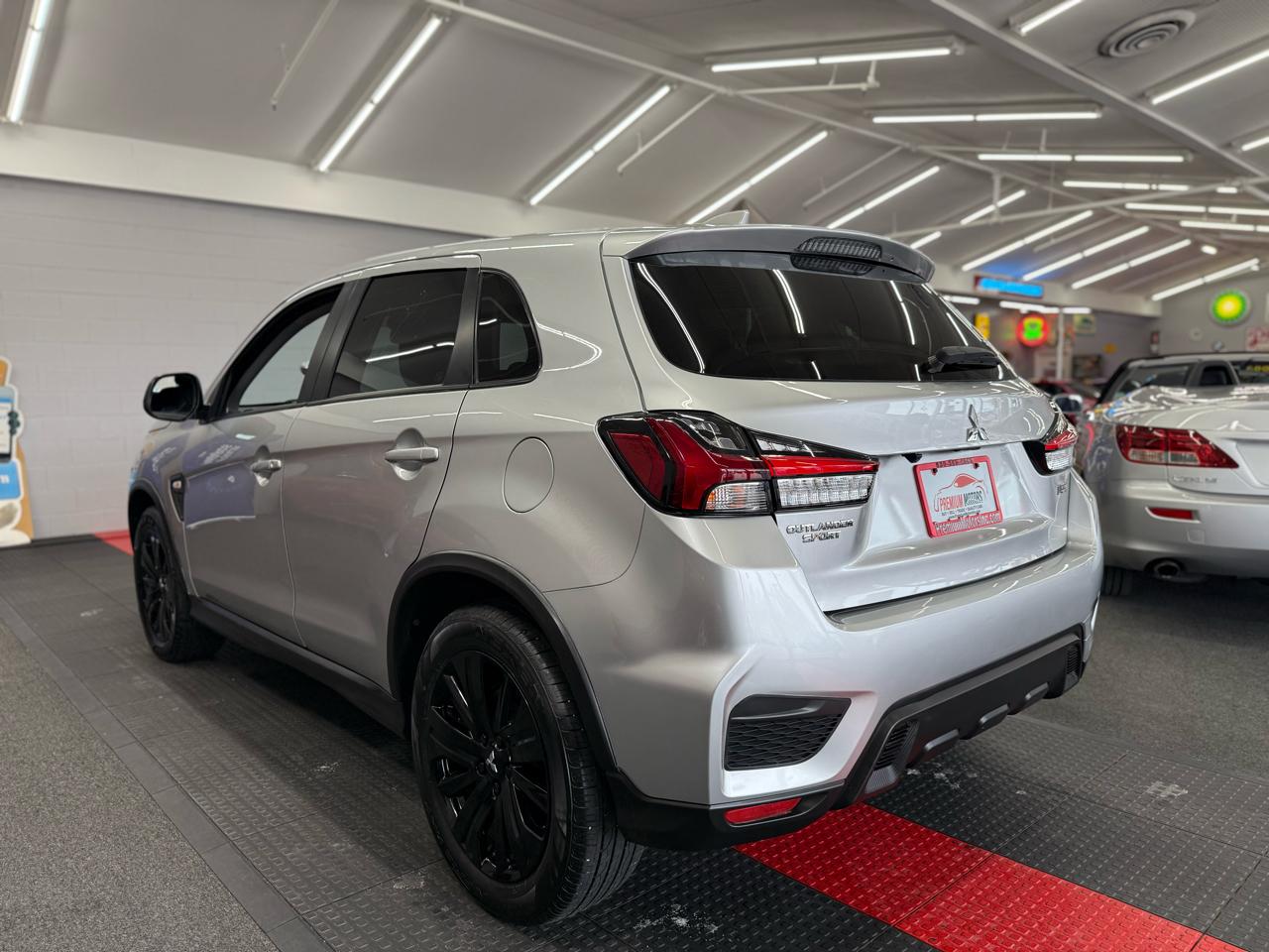 Mitsubishi Outlander Sport 2.0 LE 4WD CVT 2024