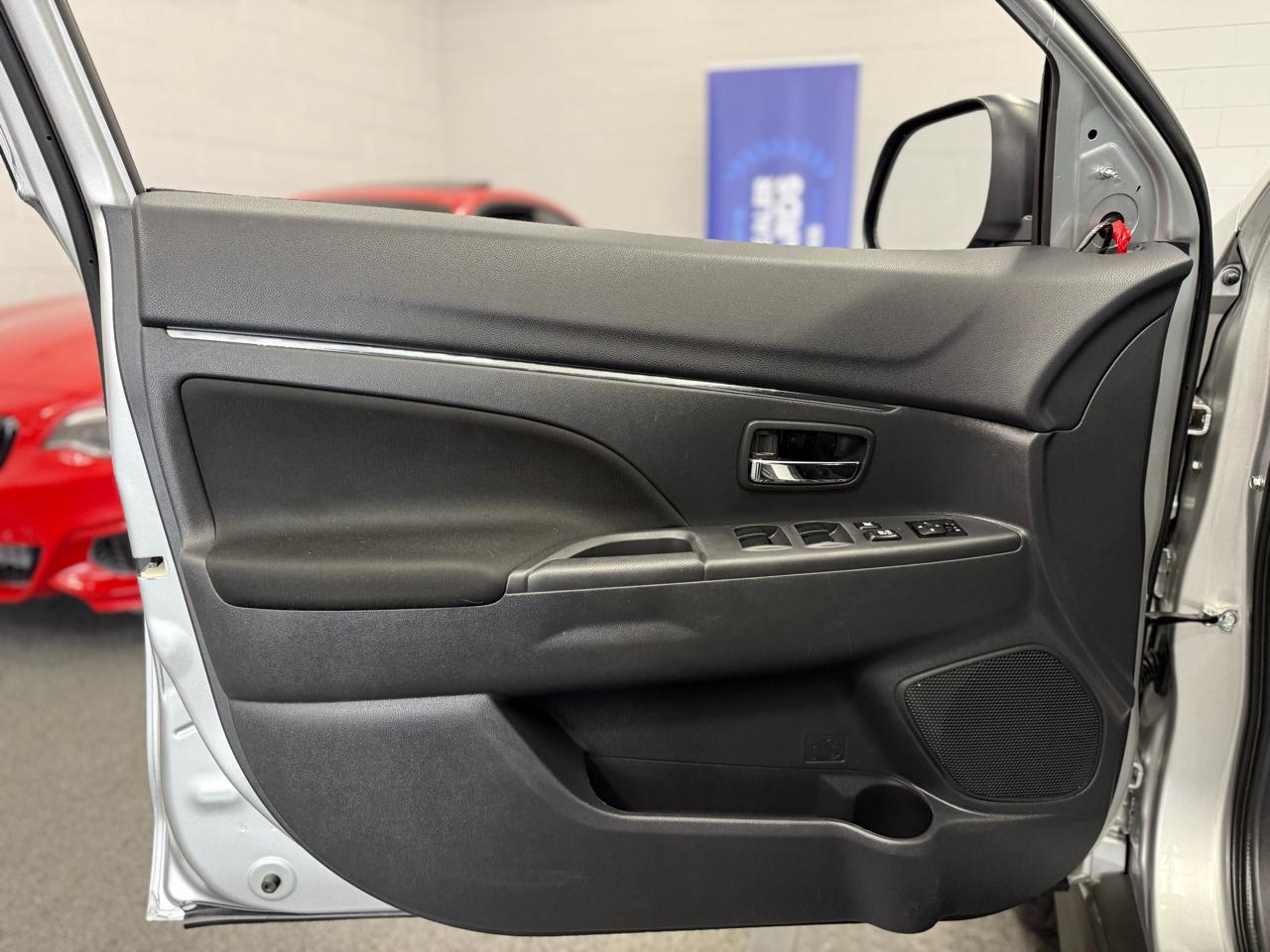 Mitsubishi Outlander Sport 2.0 LE 4WD CVT 2024