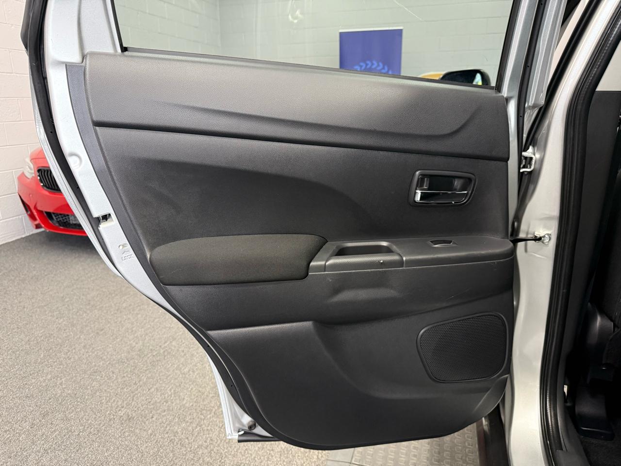 Mitsubishi Outlander Sport 2.0 LE 4WD CVT 2024