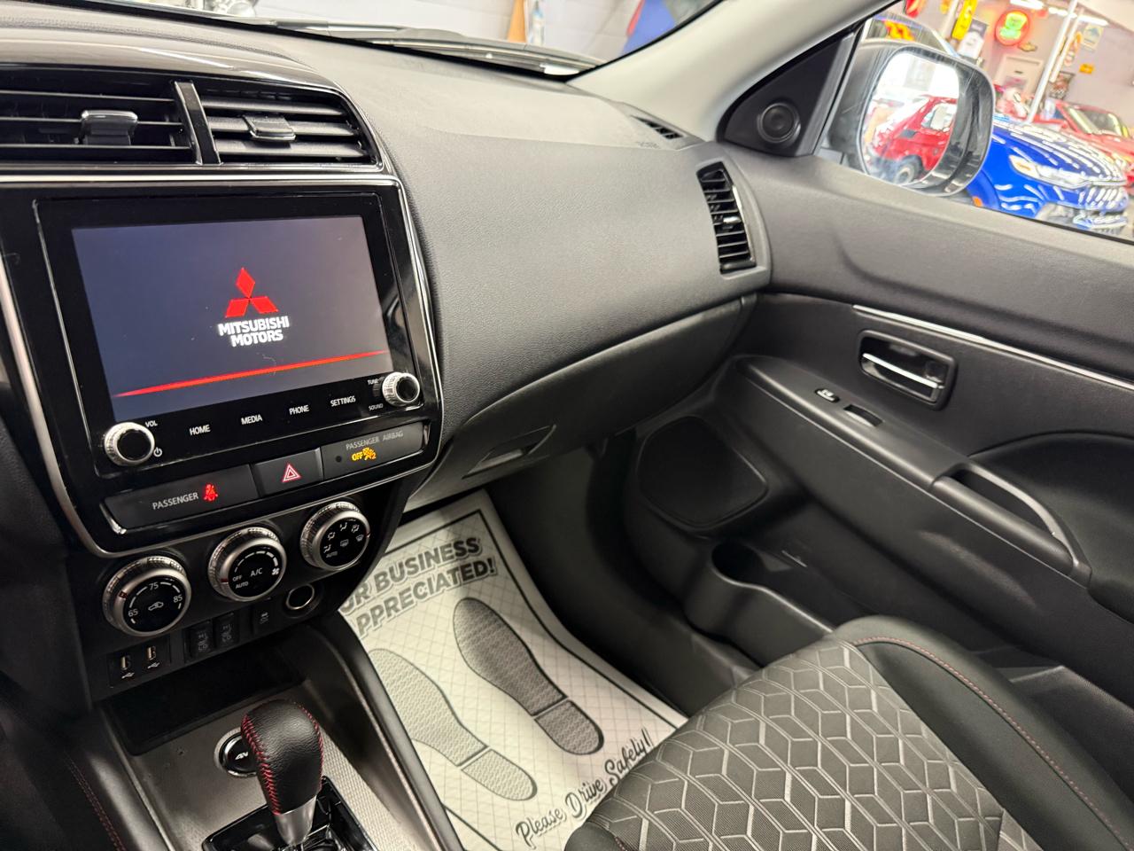 Mitsubishi Outlander Sport 2.0 LE 4WD CVT 2024