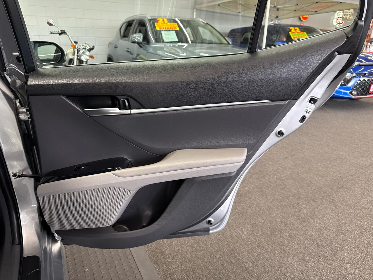 Toyota Camry 4dr Sdn LE Auto 2018