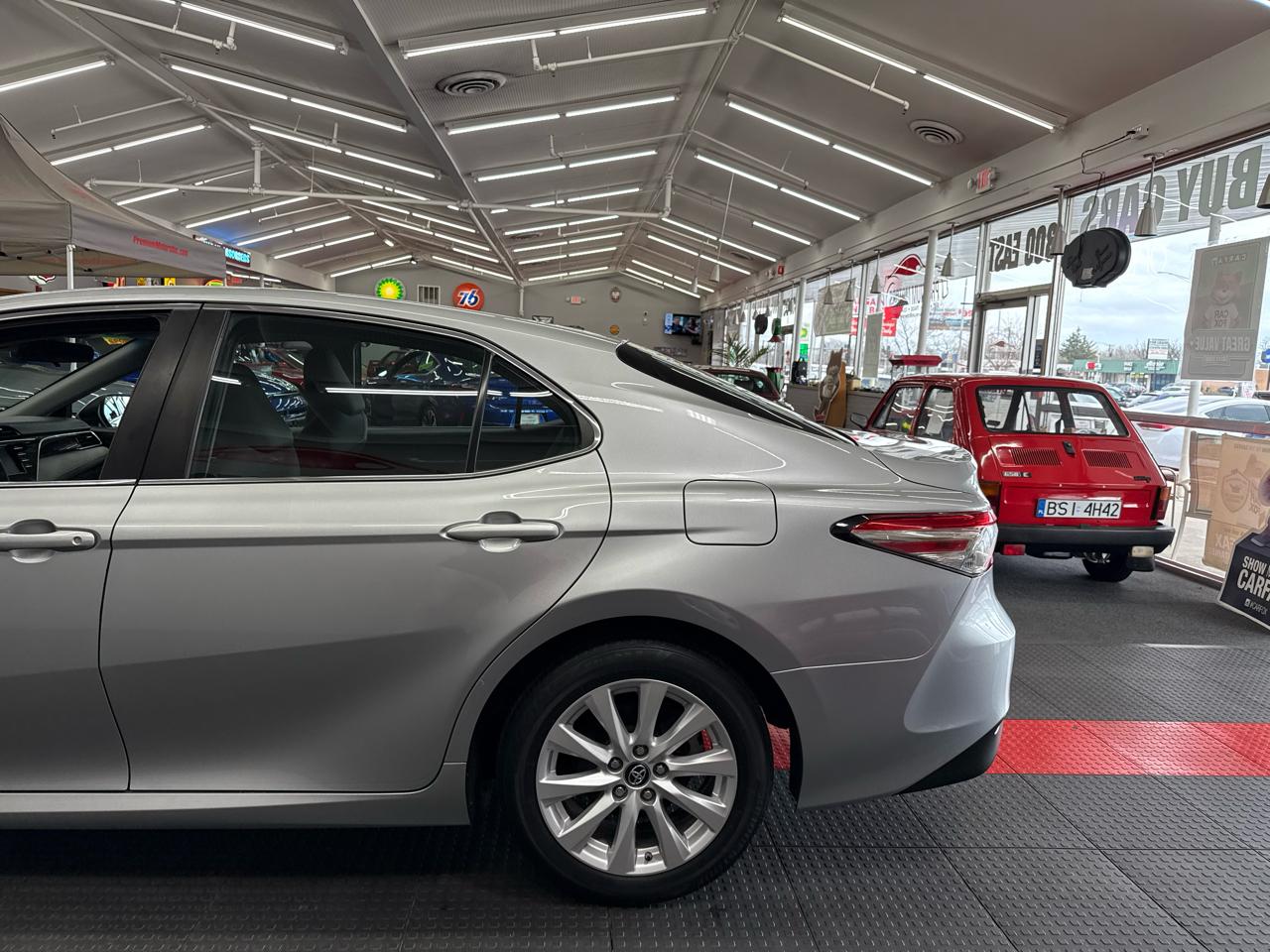 Toyota Camry 4dr Sdn LE Auto 2018