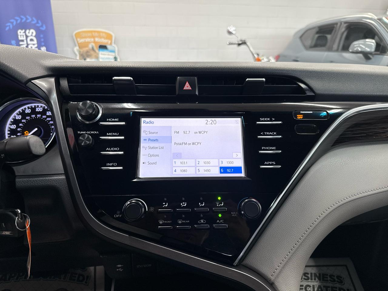 Toyota Camry 4dr Sdn LE Auto 2018