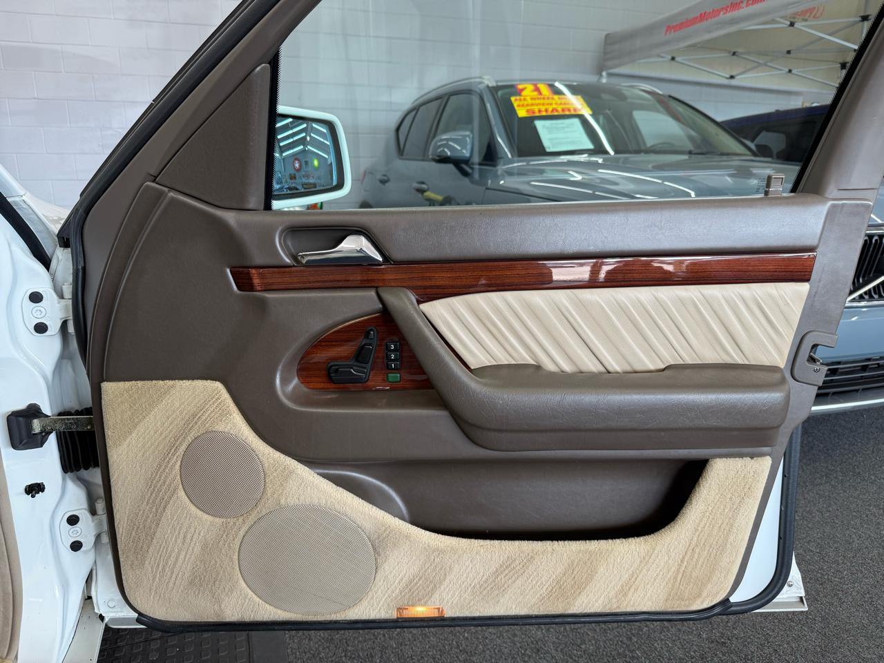 Mercedes-Benz S-Class S320 1995