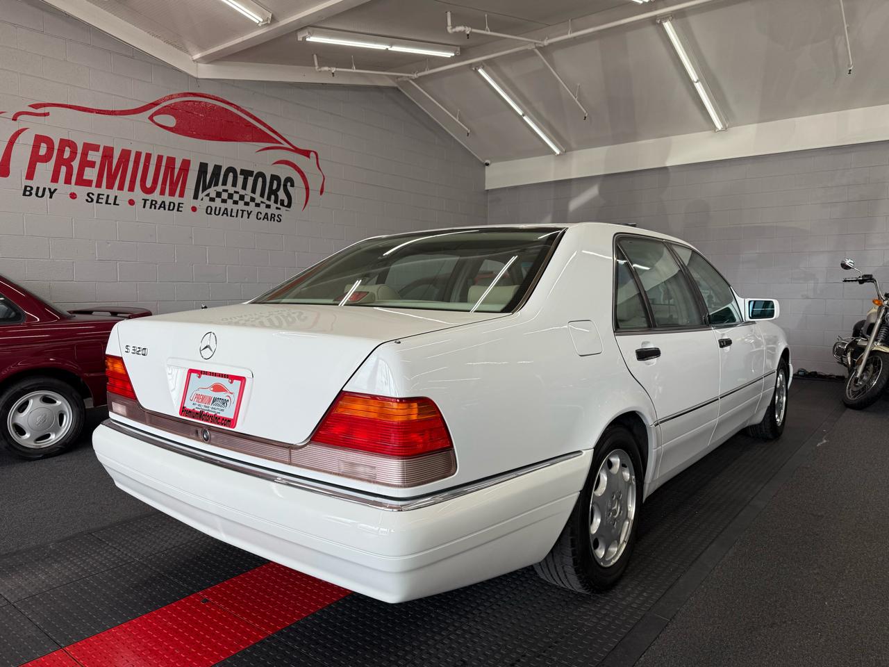 Mercedes-Benz S-Class S320 1995