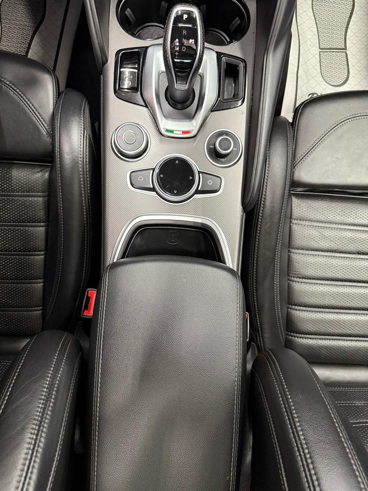 Alfa Romeo Giulia Veloce AWD 2022