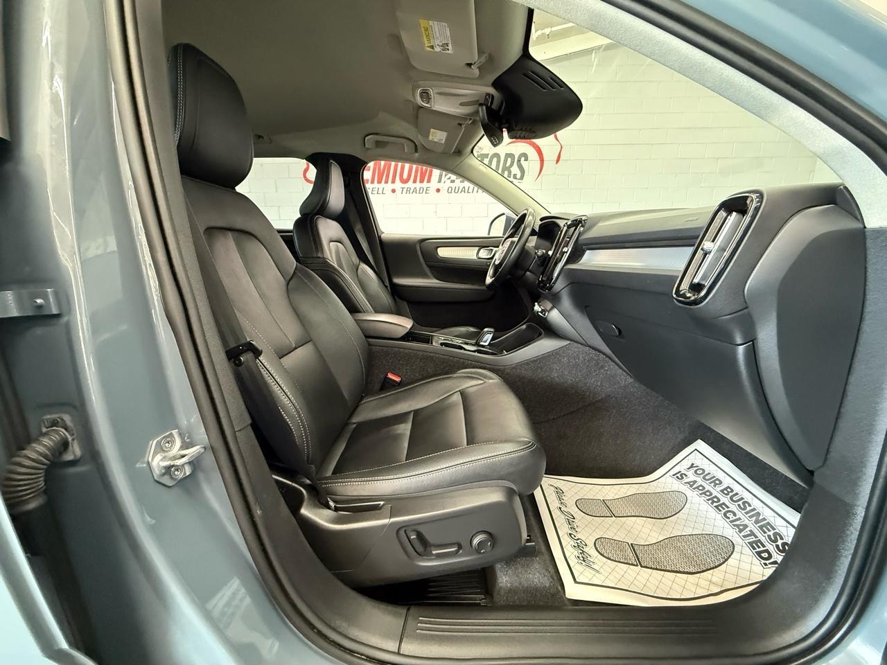 Volvo XC40  2021