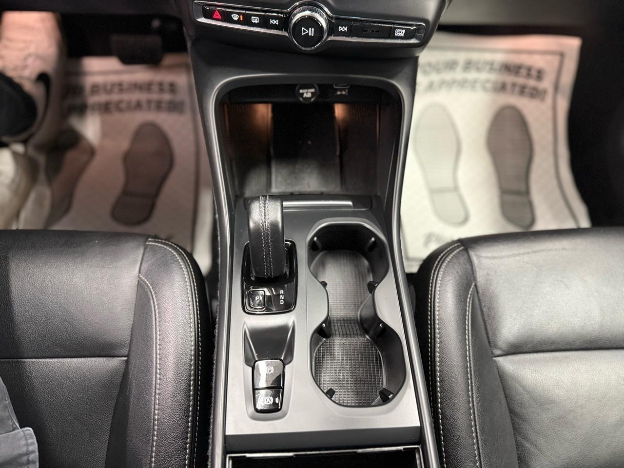 Volvo XC40  2021