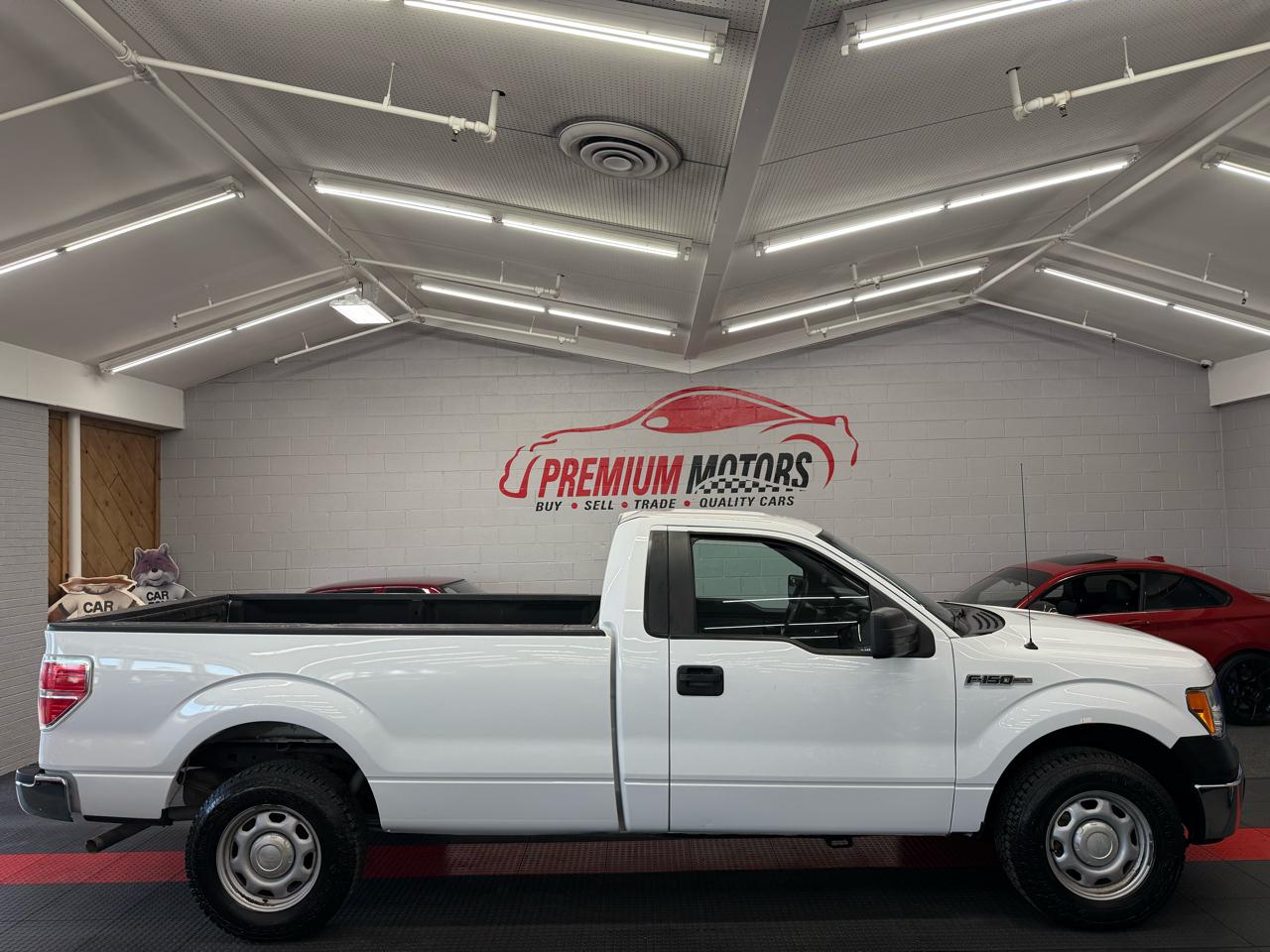 Ford F-150 XL 2WD Reg Cab 8' Box 2014