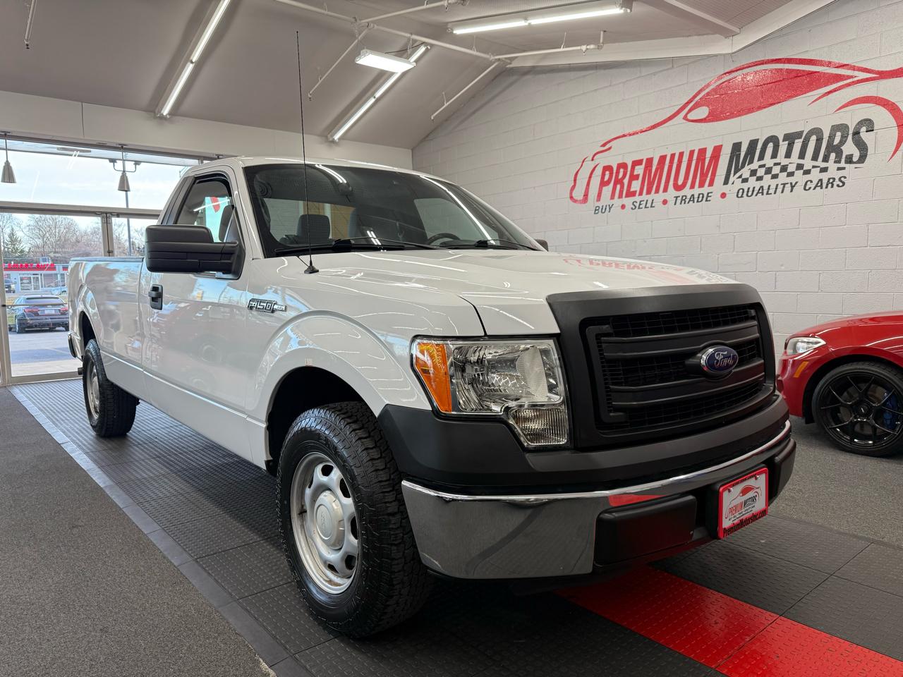 Ford F-150 XL 2WD Reg Cab 8' Box 2014