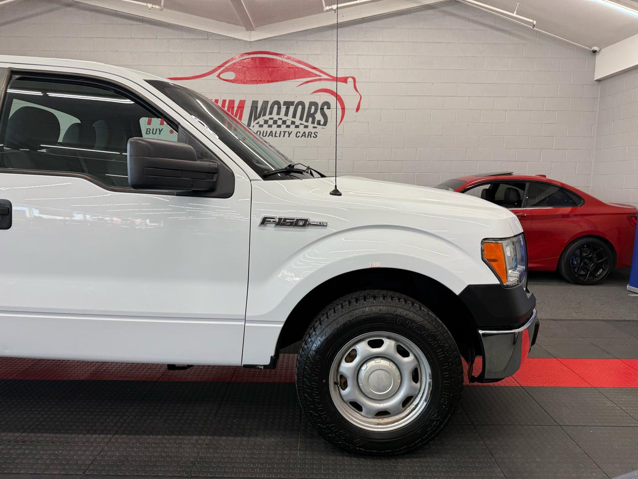 Ford F-150 XL 2WD Reg Cab 8' Box 2014