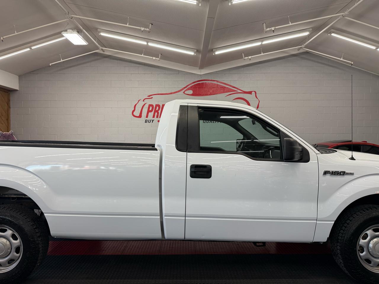 Ford F-150 XL 2WD Reg Cab 8' Box 2014