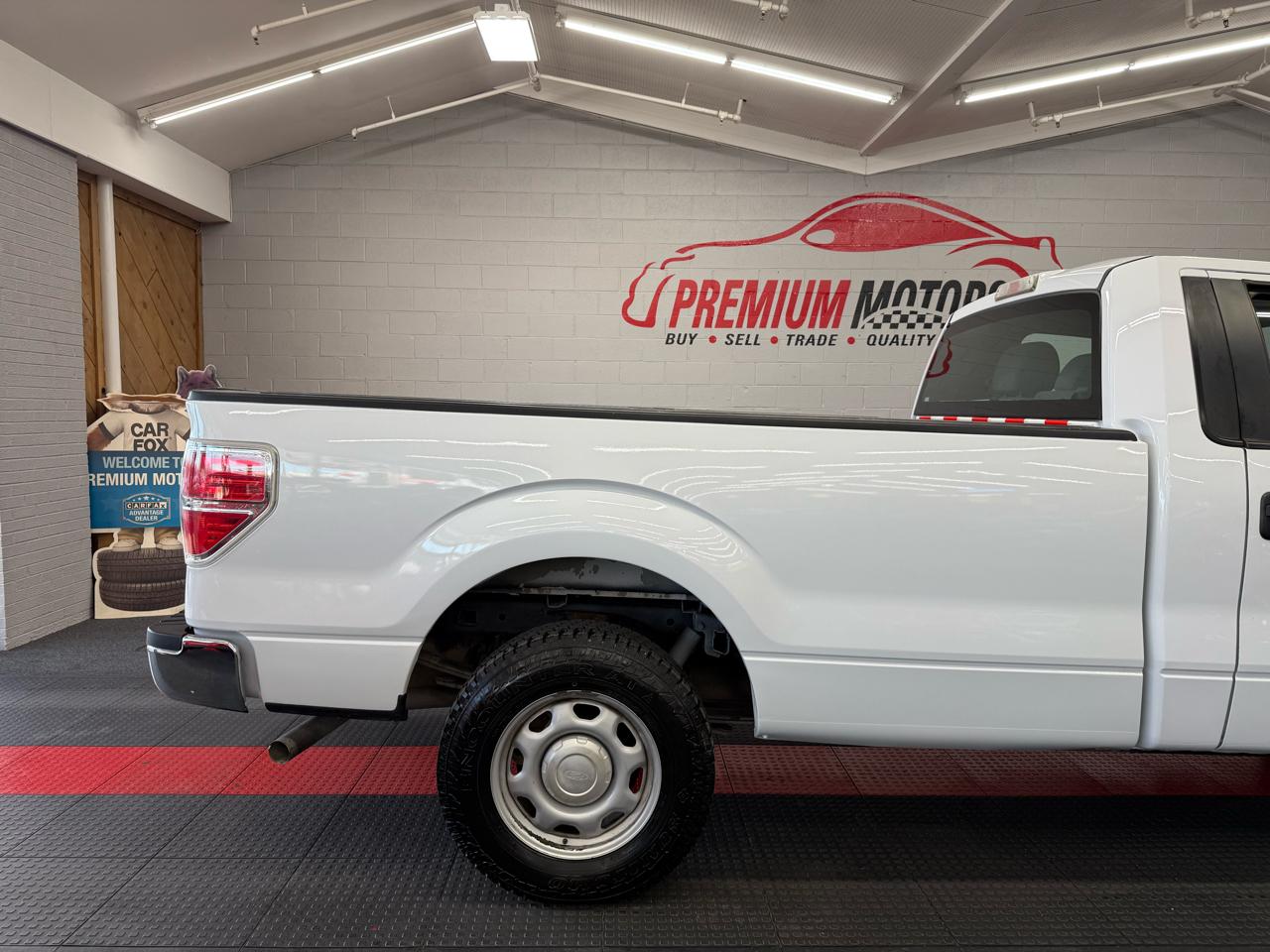 Ford F-150 XL 2WD Reg Cab 8' Box 2014