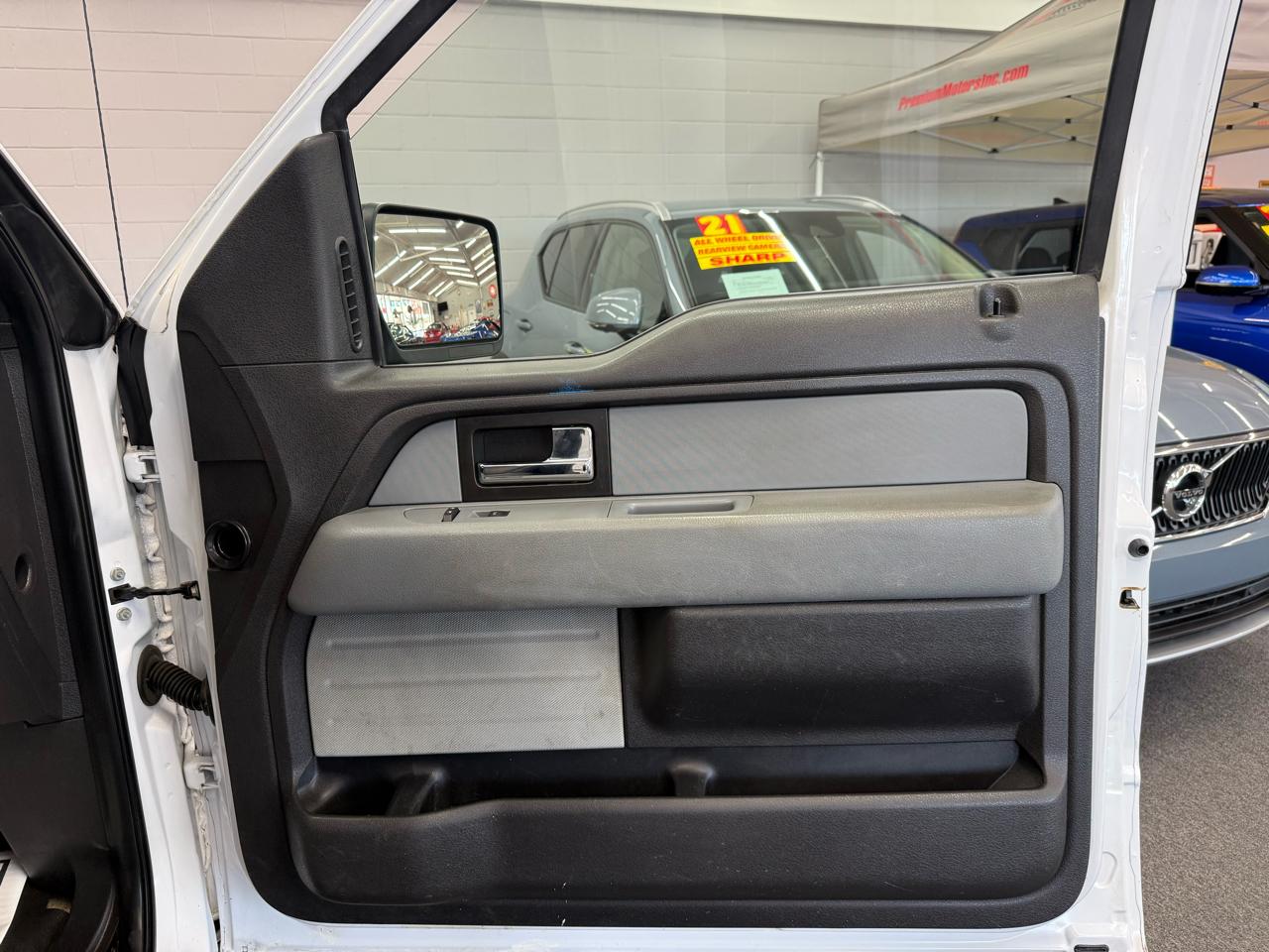 Ford F-150 XL 2WD Reg Cab 8' Box 2014