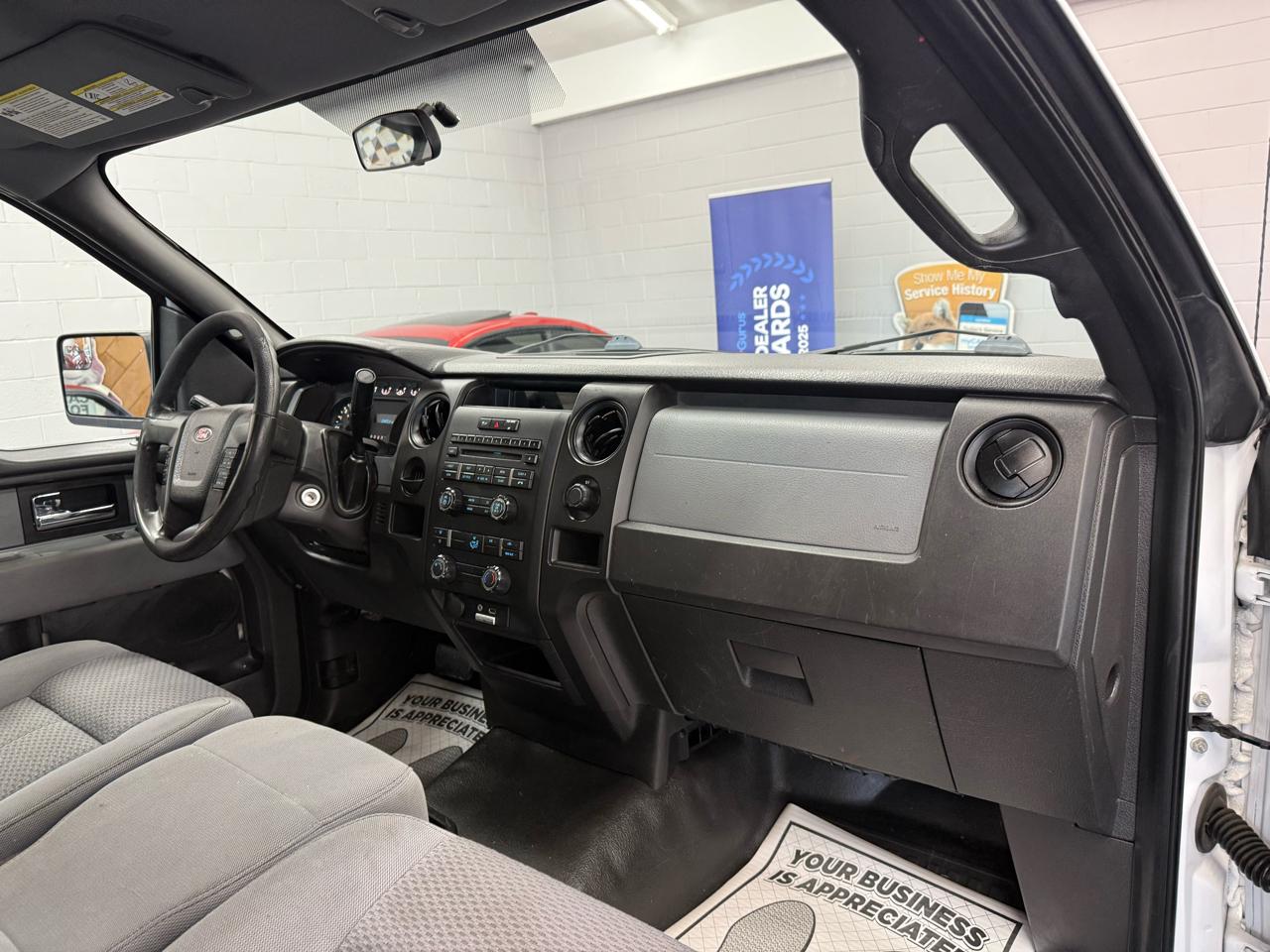 Ford F-150 XL 2WD Reg Cab 8' Box 2014