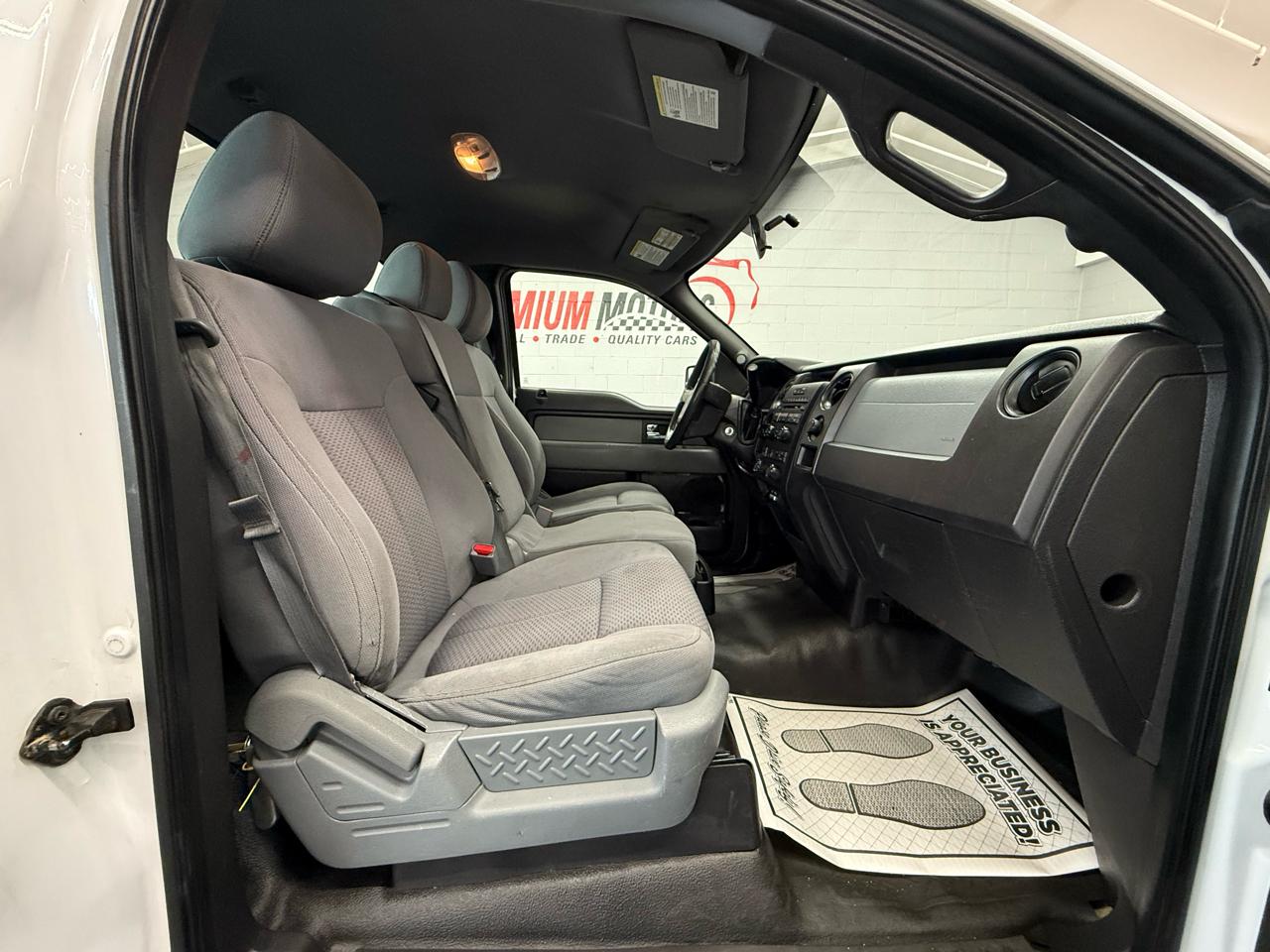 Ford F-150 XL 2WD Reg Cab 8' Box 2014