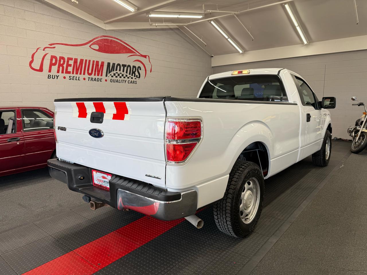 Ford F-150 XL 2WD Reg Cab 8' Box 2014