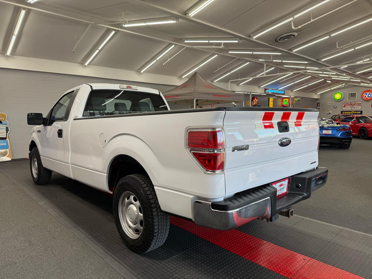 Ford F-150 XL 2WD Reg Cab 8' Box 2014