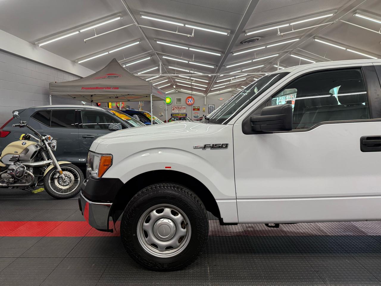 Ford F-150 XL 2WD Reg Cab 8' Box 2014