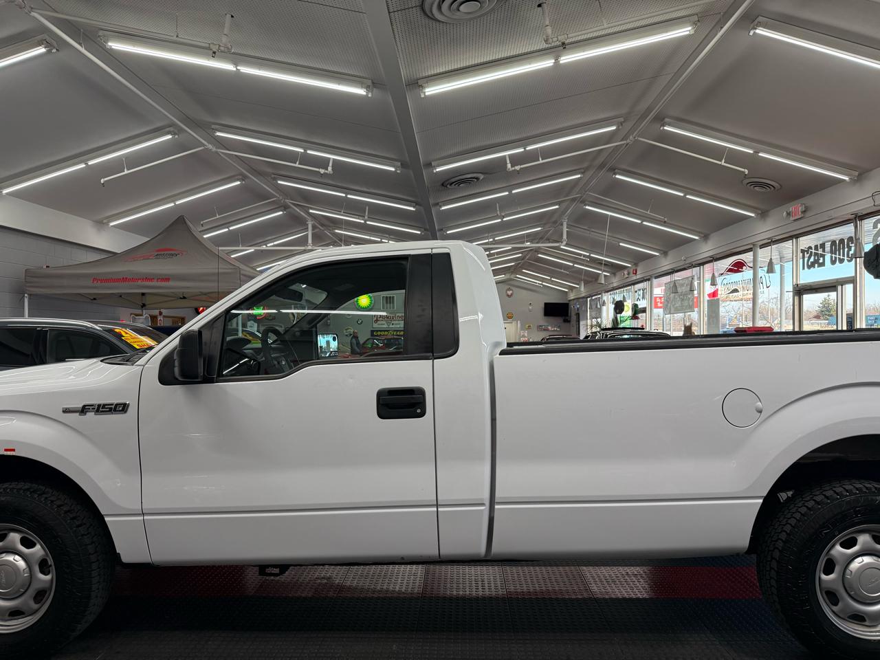 Ford F-150 XL 2WD Reg Cab 8' Box 2014